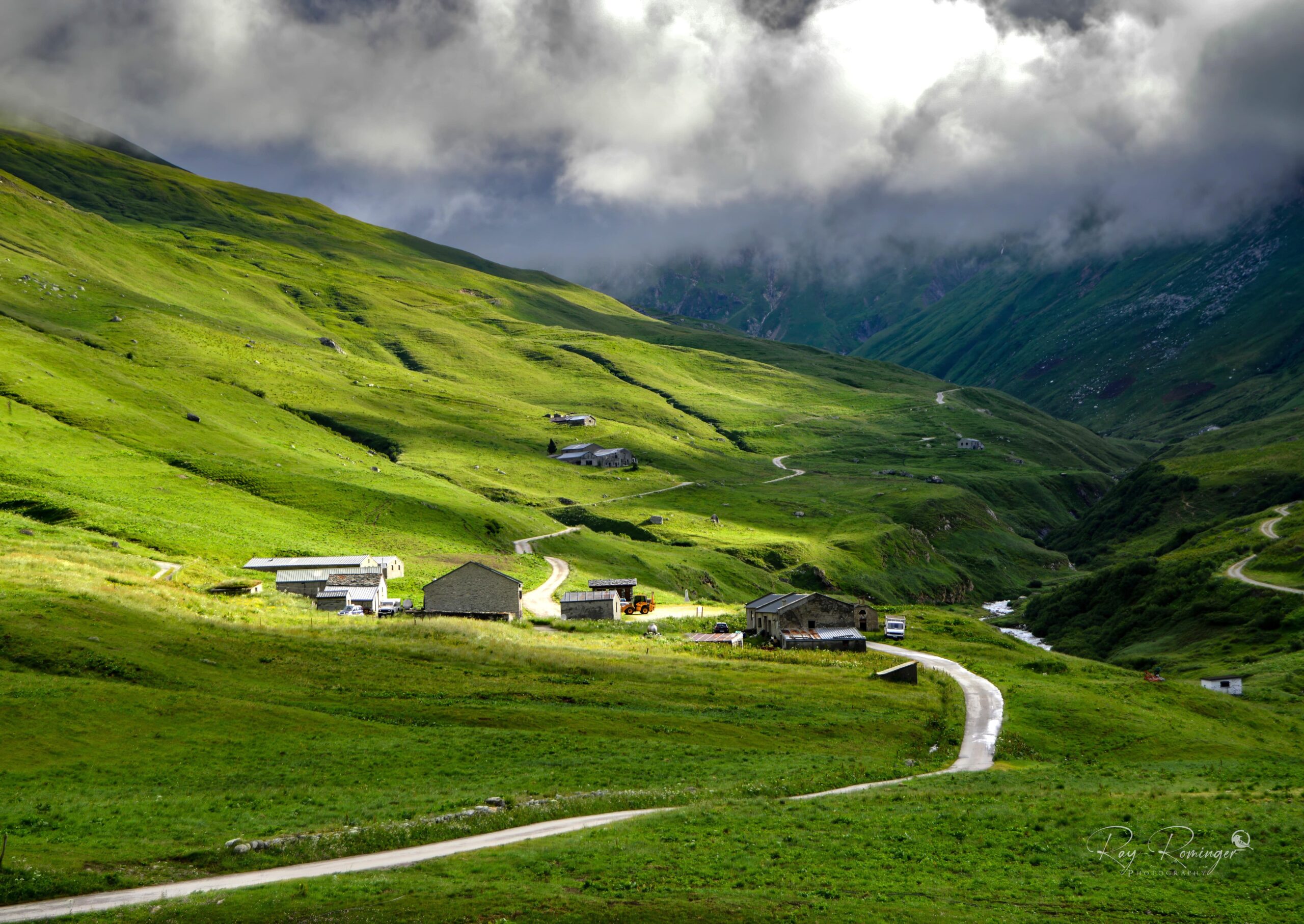 Alpine Serenity – Swiss Mountain Pastures-min
